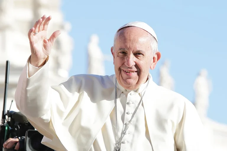 Pope_Francis_at_the_general_audience_in_St_Peters_Square_Oct_5_2016_Credit_Daniel_Ibanez_CNA